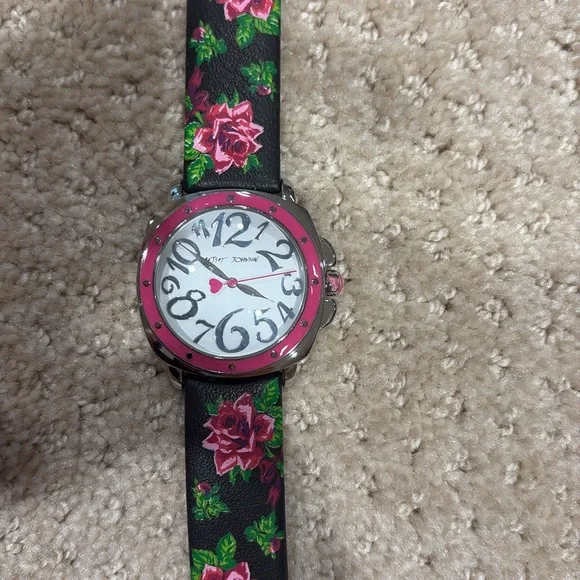Betsy Johnson Watch worn once great condition needs battery - Picture 3 of 3